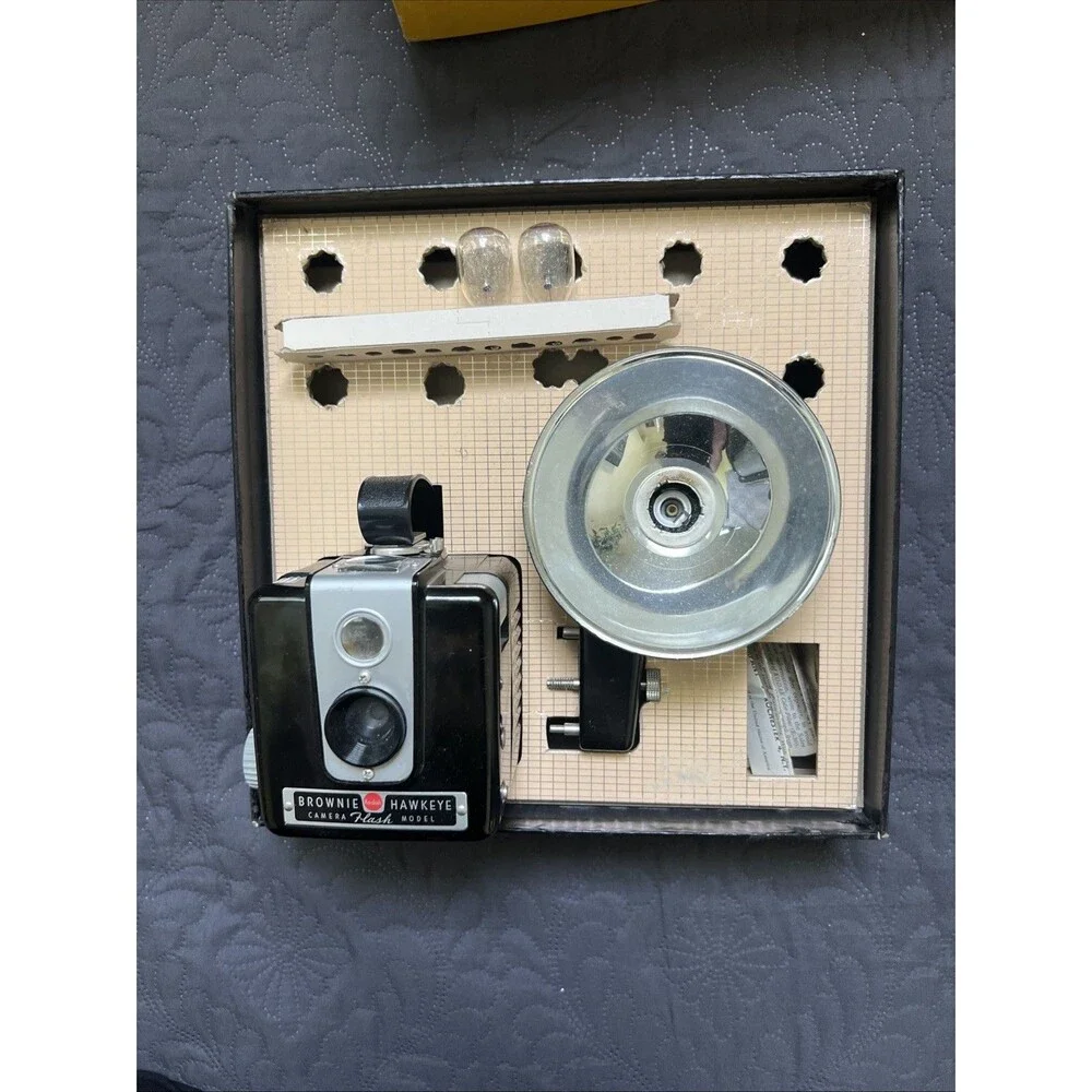 VTG Kodak Brownie Hawkeye Flash Camera Outfit Original Box Model 177 T UNTESTED